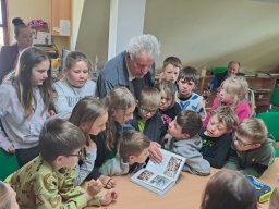 05_s_pametniky_v_knihovne