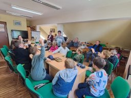 06_s_pametniky_v_knihovne