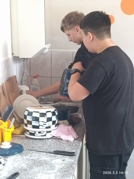03__sedmaci_u_plotny