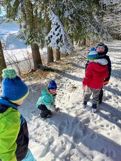 03_materinka_zamyka_les