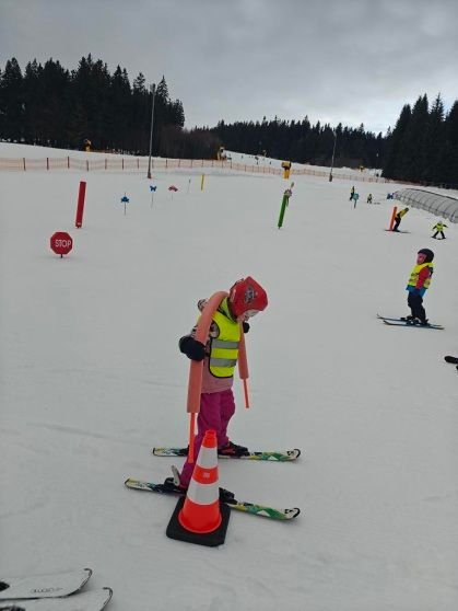 09_materinka_na_lyzich_-_leden_2026