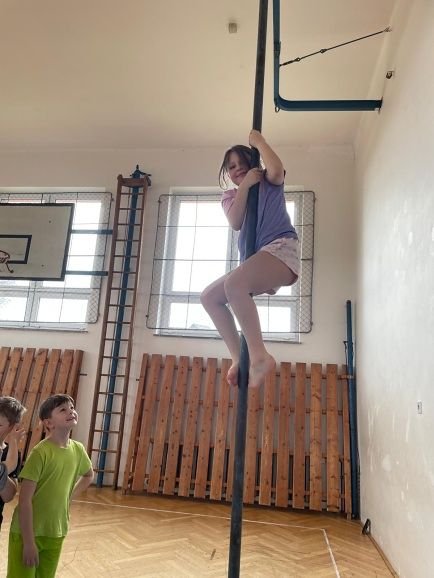 12__skola_hrou