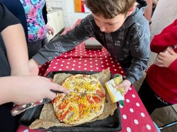 06_sedmaci_vari__tentokrat_je_na_poradu_pizza