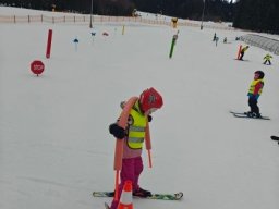09_materinka_na_lyzich_-_leden_2026