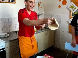 13_sedmaci_vari__tentokrat_je_na_poradu_pizza